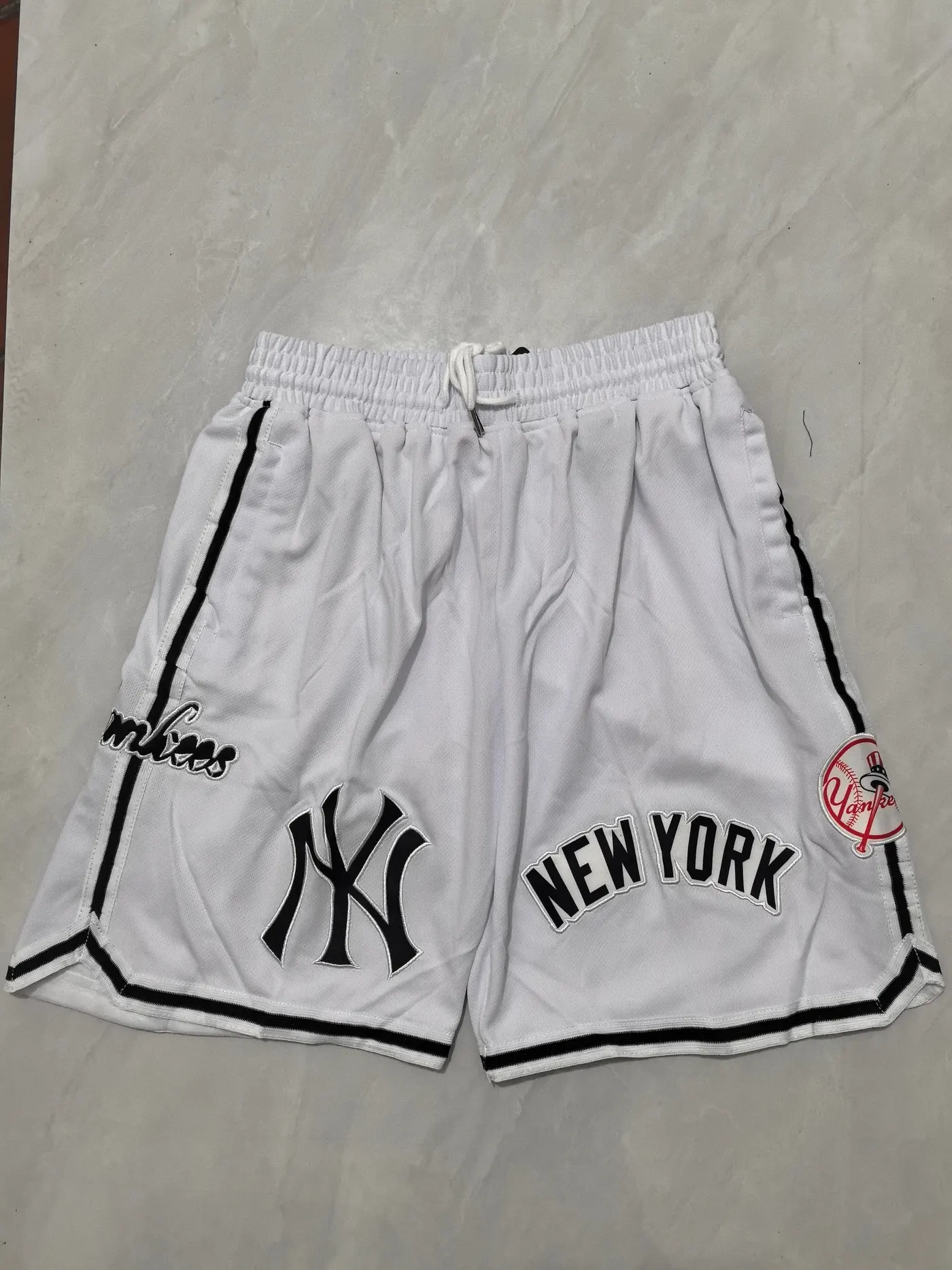 NEW YORK YANKEES WHITE SHORTS