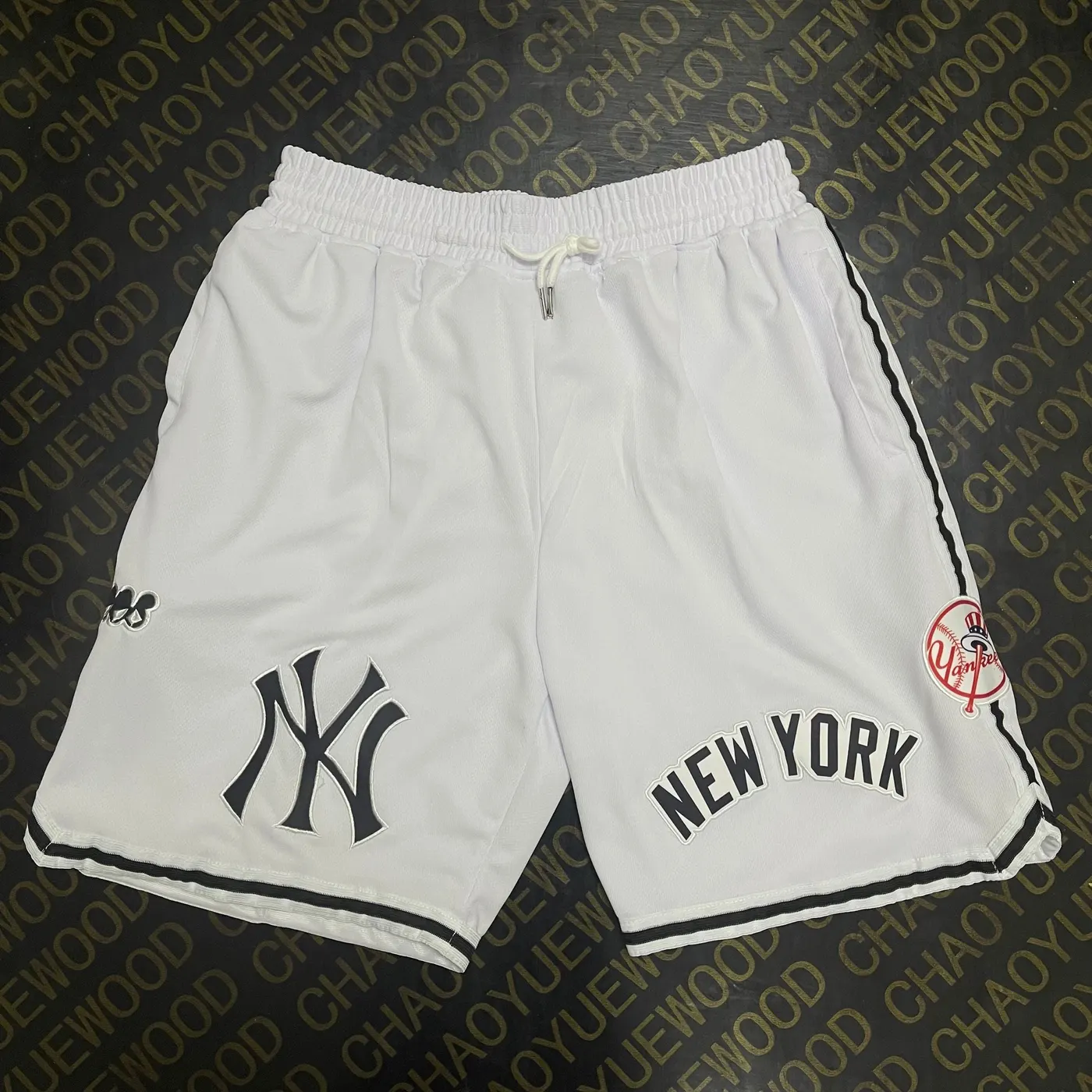 NEW YORK YANKEES WHITE SHORTS