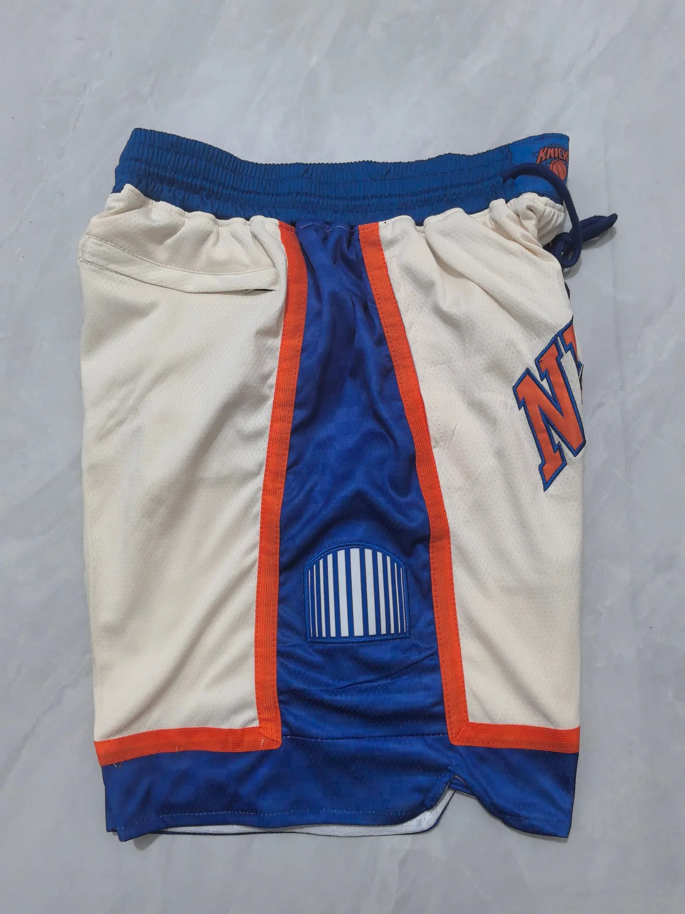 NEW YORK KNICKS BEIGE SHORTS