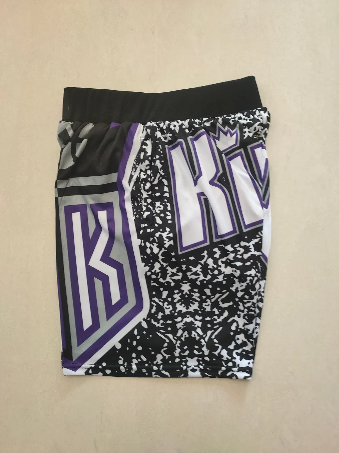 SACRAMENTO KINGS BLACK SHORTS