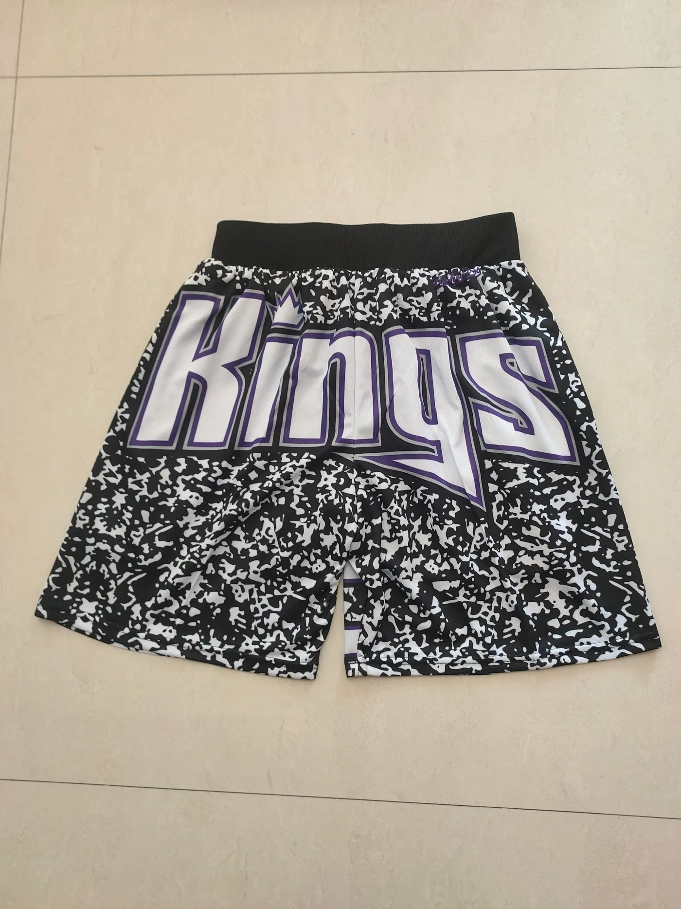 SACRAMENTO KINGS BLACK SHORTS
