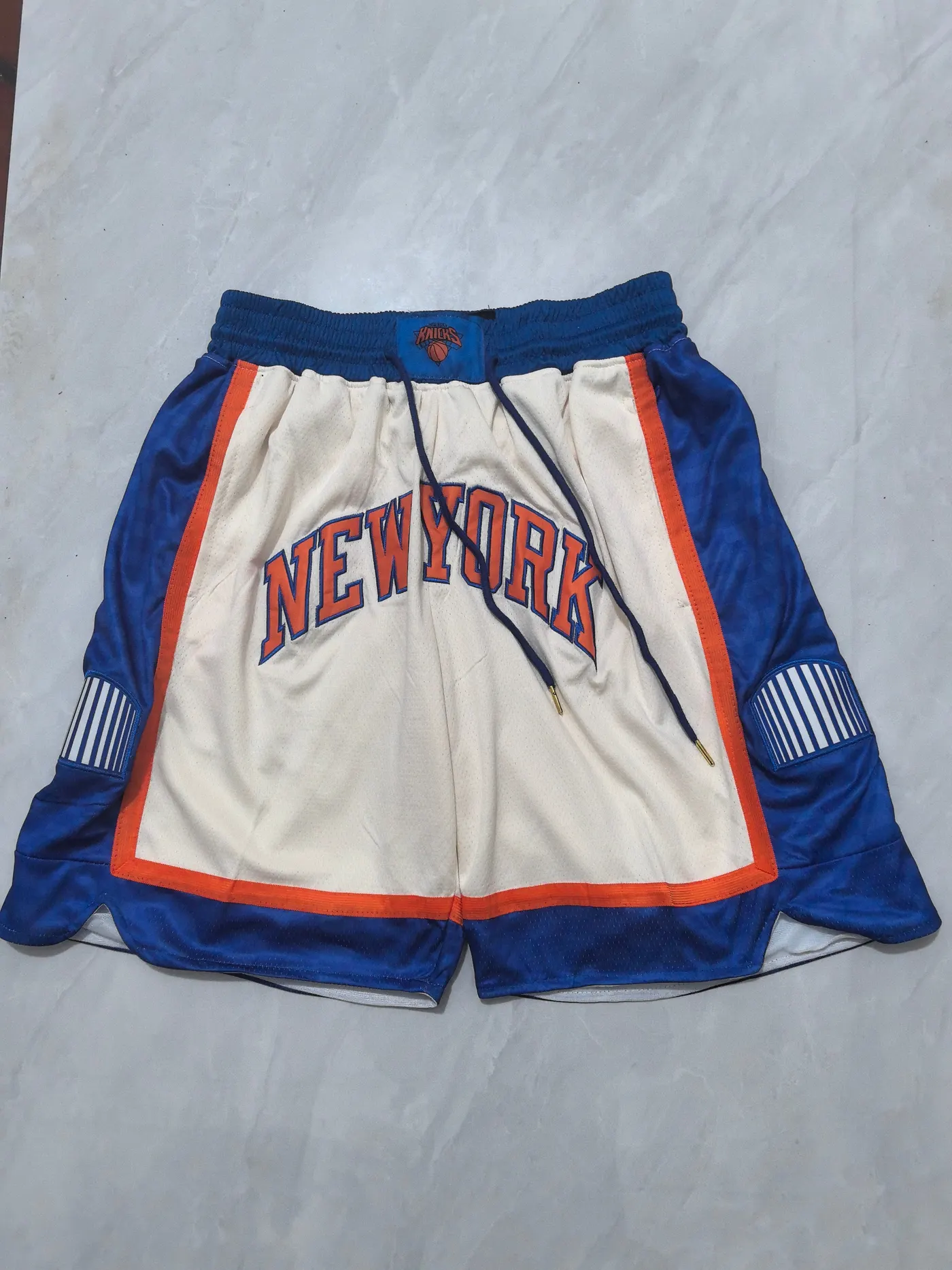 NEW YORK KNICKS BEIGE SHORTS