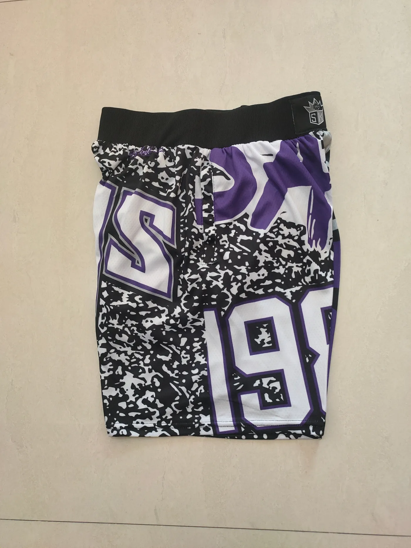 SACRAMENTO KINGS BLACK SHORTS