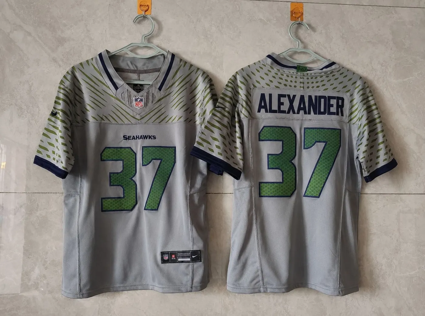 SEATTLE SEAHAWKS SHAUN ALEXANDER RIVAL JERSEY